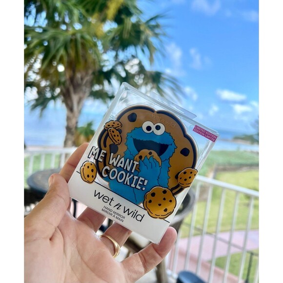 Sesame Street x Wet n Wild - Me Want Cookie! Hand mirror ✨LIMITED EDITION✨ - Picture 2 of 6